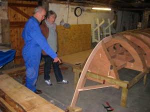 At the sharp end, Alan explains to Barabara how gravity can cause clamps to fall off - just like that.